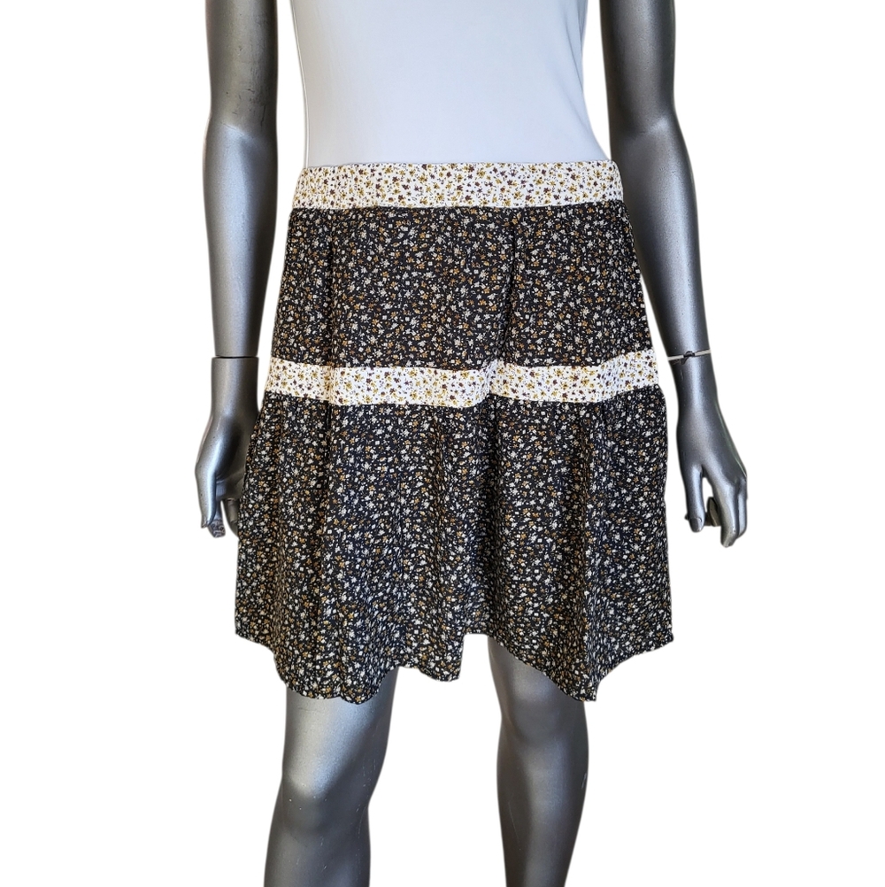 264. NWT Hem & Thread Floral Women's Skirt - Size 10